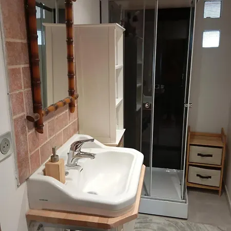 بيت للعطل Maison Du Bourg *